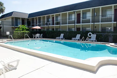 Chateau Apartments Photo 1