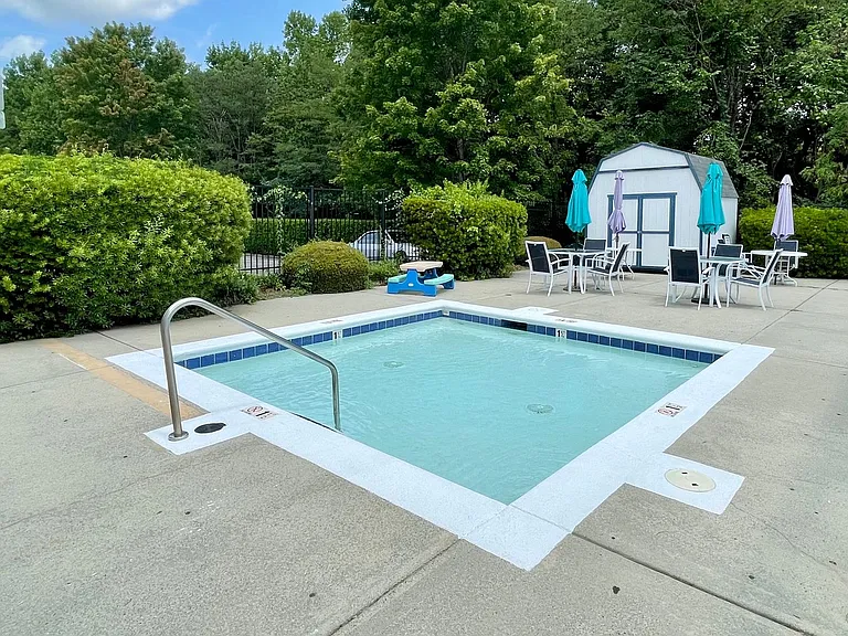 8321 Suttonview Dr — Photo 40