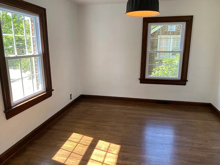 806 S Woodlawn Ave — Photo 6