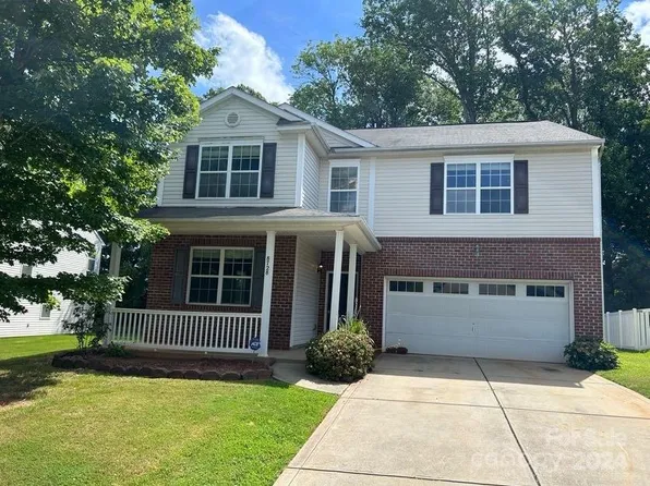 8728 Gray Willow Rd, Charlotte, NC 28227