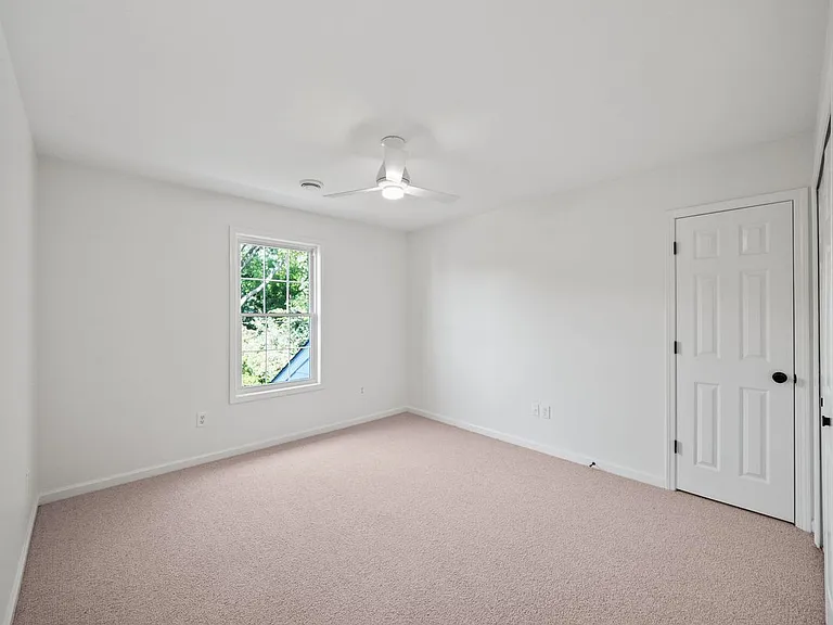650 W Lincoln St — Photo 32