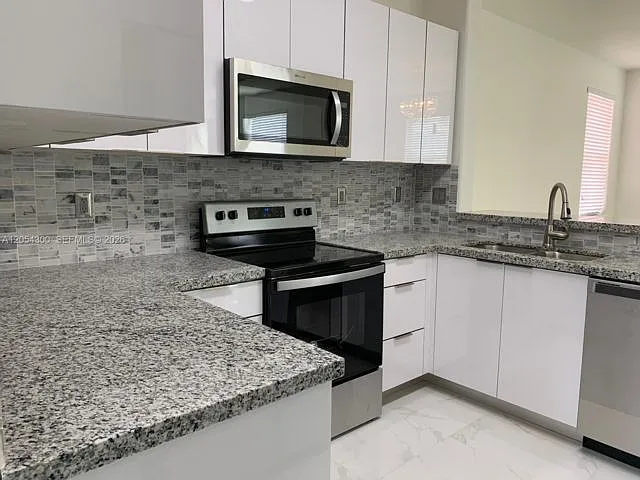 3 bed, 2.5 bath, 2250 sqft, $3,550 — Photo 4