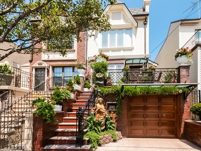 913 82nd St, Brooklyn, NY, 11228