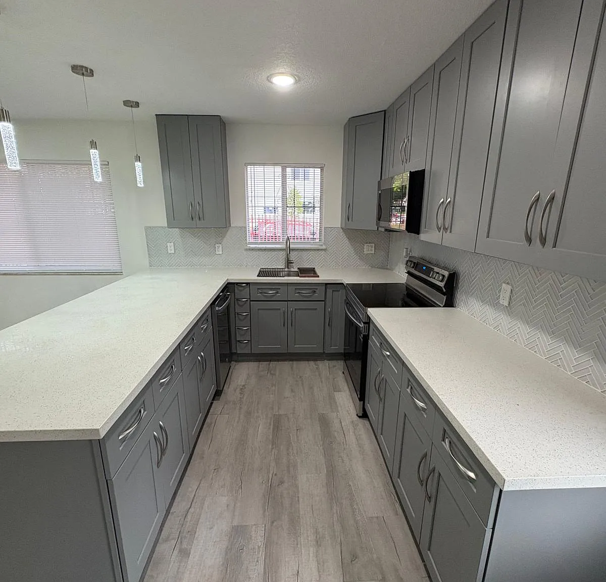 3 bed, 1200 sqft, $3,195 — Photo 3