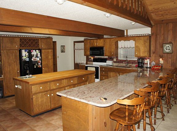 5th image of 130 Piping Rock Dr