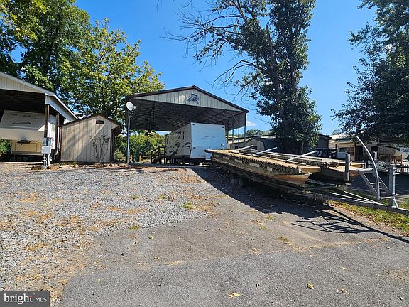 4th image of 36 Boo Blvd