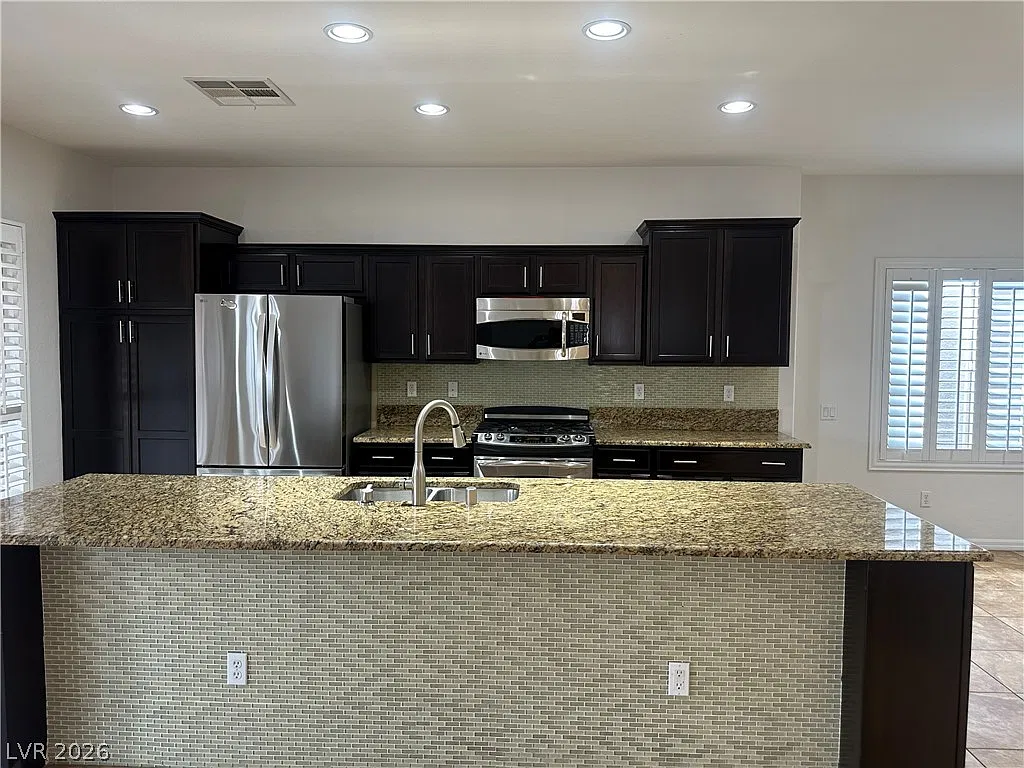 3 bed, 2.5 bath, 1749 sqft, $2,500 — Photo 4