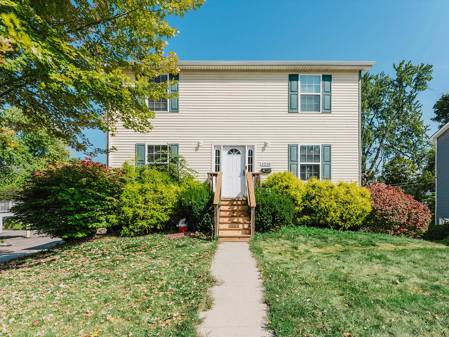 1210 Washtenaw Ave — Photo 1