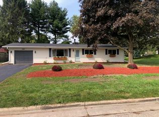 1010 Dorwood Dr, Lake Geneva, WI