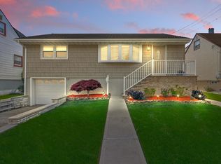 1026 Gillis Pl, Secaucus, NJ 07094