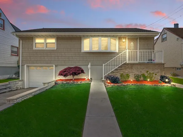 1026 Gillis Pl, Secaucus, NJ 07094