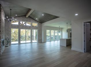 341 W Monarchwood Dr, Nixa, MO 65714