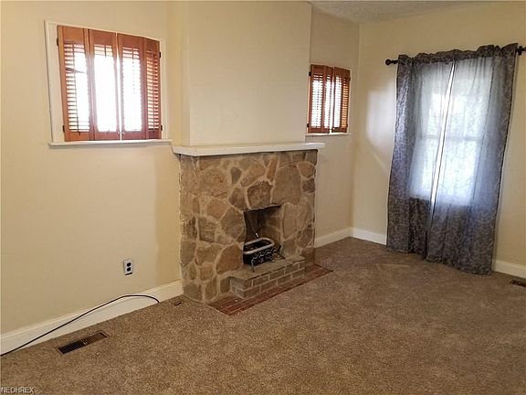 Stone gas fireplace