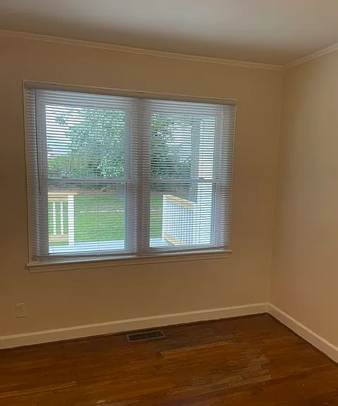 1208 W Pearsall St — Photo 9