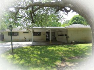 1704 Raintree St, Baytown, TX 77520