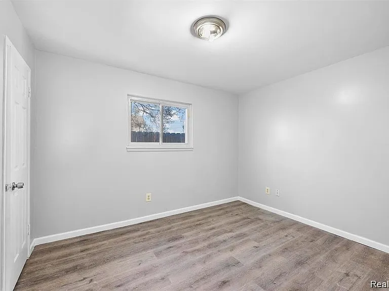 2552 Emogene St — Photo 19