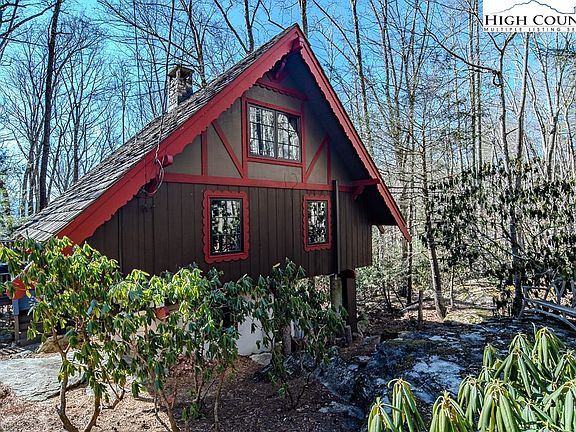 4th image of 335 Cherry