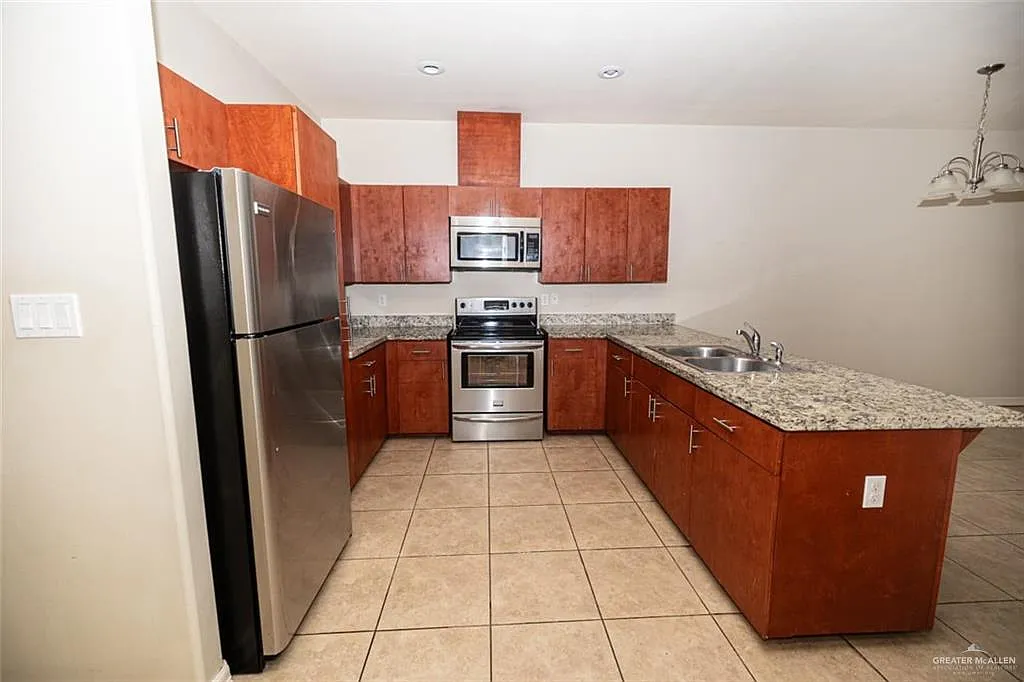 2 bed, 2.0 bath, 1900 sqft, $950 — Photo 4