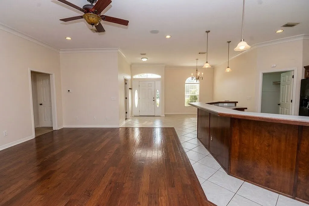 3 bed, 2.0 bath, 1800 sqft, $1,975 — Photo 4