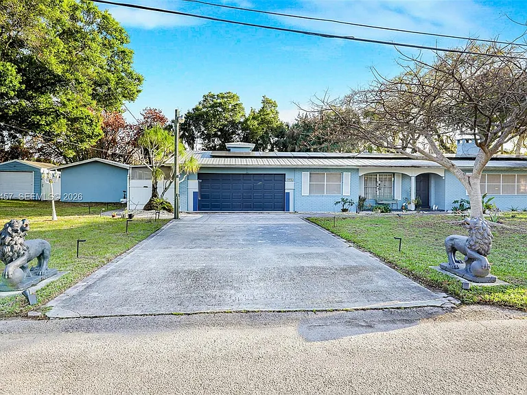 4042 Greenwood Dr — Photo 12