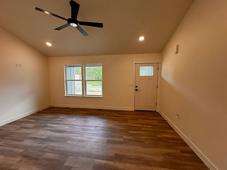 2544 N Midland Ave — Photo 9