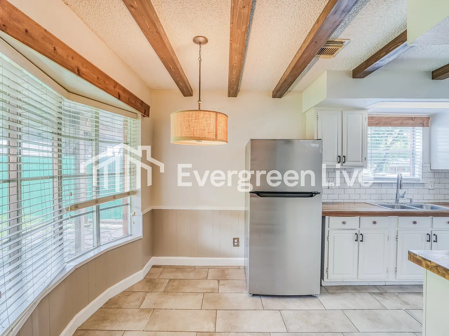 4 bed, 2.0 bath, 2337 sqft, $1,995 — Photo 3