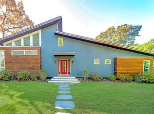 152 W Tiana Rd, Hampton Bays, NY 11946