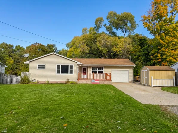 812 Benston Rd, Whitehall, MI 49461