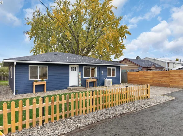 1048 NE Willow St, Roseburg, OR 97470