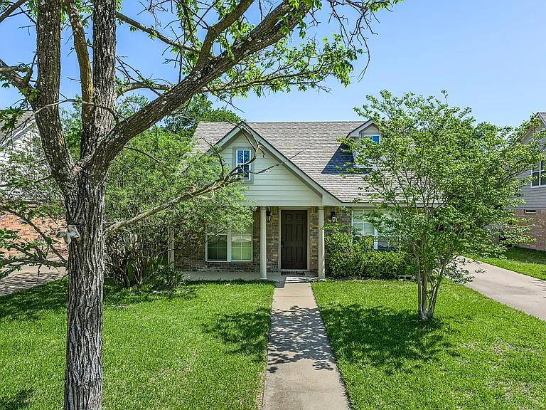 2413 Pintail Loop — Photo 1