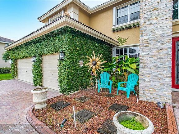 4th image of 500 NW 118th Way