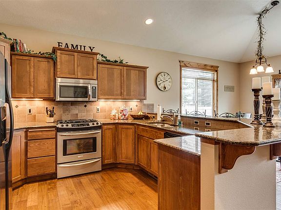 3rd image of 701 S Whipple Ln