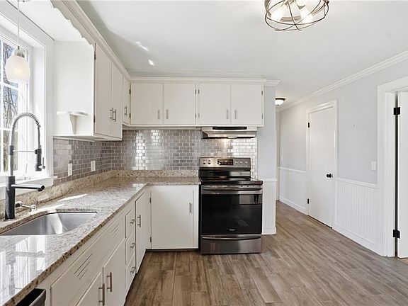 4th image of 17 Goulart Ave