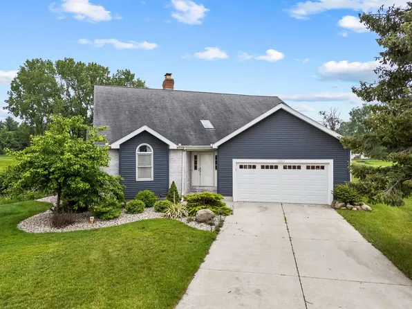 1953 S Troon Rd, Winona Lake, IN 46590