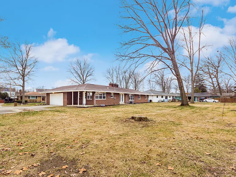2652 Maplewood Dr — Photo 6