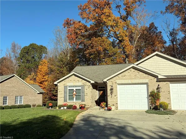 2220 Saint James Dr, Reidsville, NC 27320