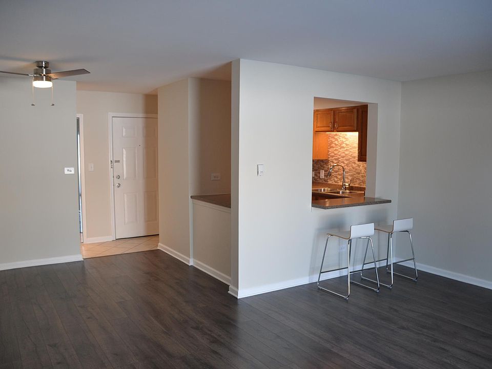 1st image of 2406 N Kennicott Dr
