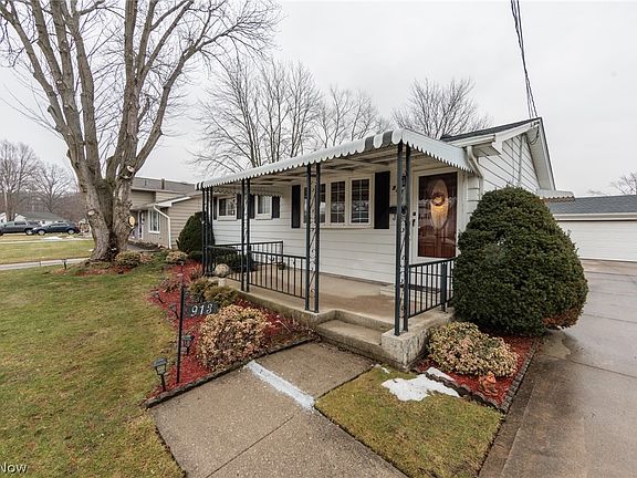2nd image of 913 Rosewood Dr