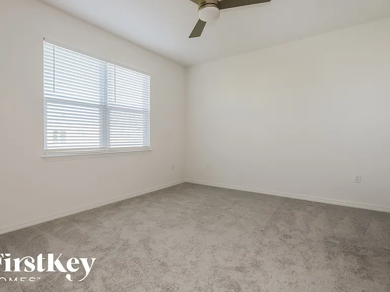 414 Reina Way — Photo 9