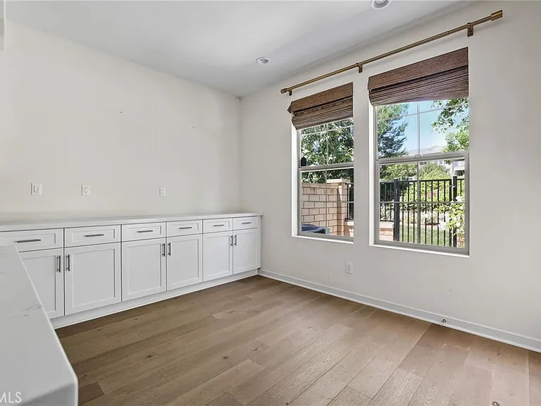 216 Finch — Photo 14