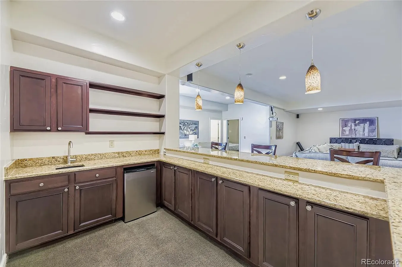 6 bed, 6.5 bath, 5000 sqft, $12,000 — Photo 1
