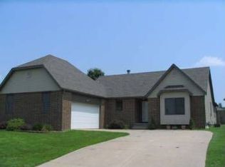 2532 N Meadow Lake Dr, Springfield, MO 65802