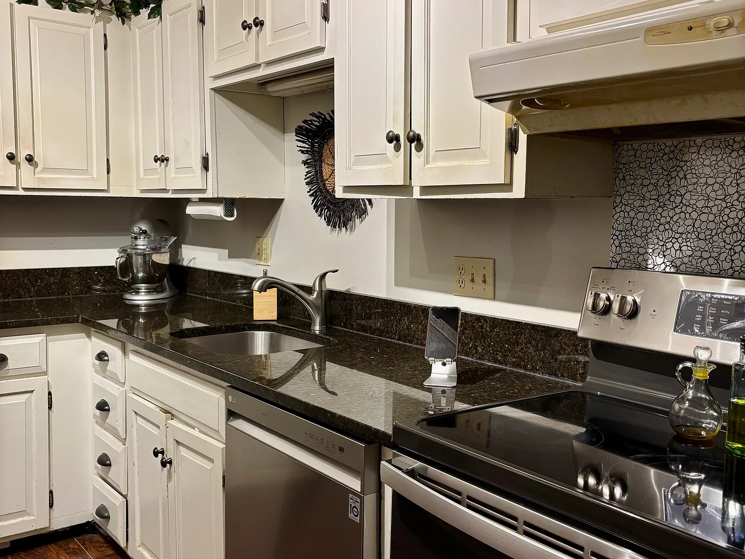 2 bed, 1230 sqft, $3,000 — Photo 3