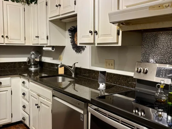 2500 Mystic Valley Pkwy APT 805, Medford, MA 02155