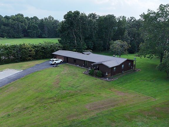 2nd image of 8 Lakedale Dr