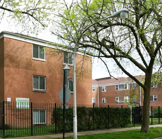 1st image of 7427 N Winchester Ave #202