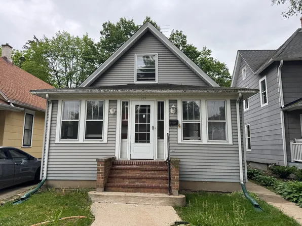 1019 Prospect St, Elgin, IL 60120