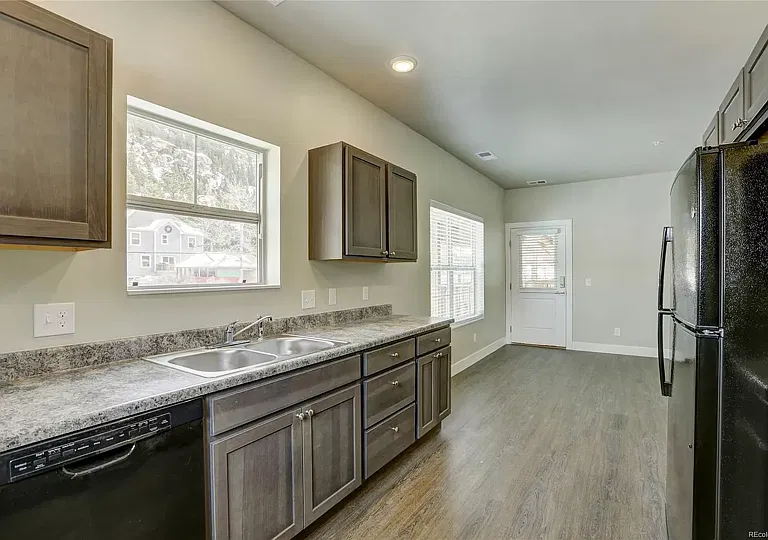 1399 Griffith St #6 — Photo 9