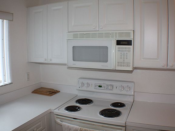 4th image of 333 Ocean Park Ln