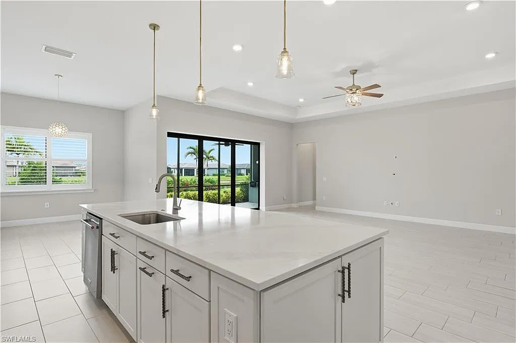 3 bed, 3.0 bath, 2511 sqft, $4,400 — Photo 4